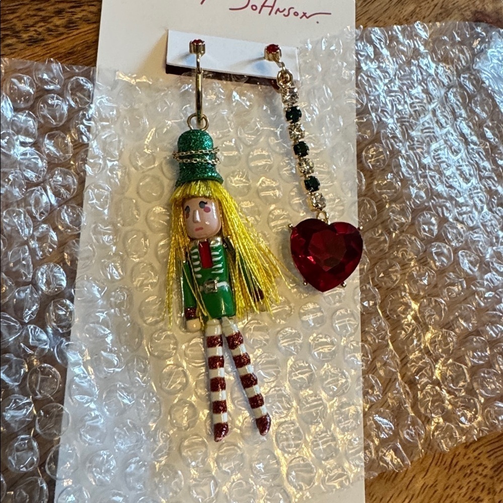 NWT BETSEY JOHNSON Christmas Green Red Nutcracker Doll Heart Mismatched Earrings - Picture 3 of 4